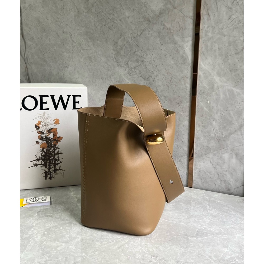 Loewe Medium Pebble Bucket Bag in Oak Calfskin